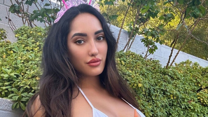 Chloe Amour Drops New Spring Bundle on OnlyFans